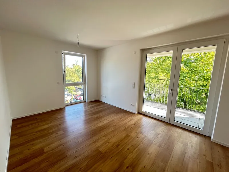 3-Zimmer-Wohnung mit Einbauküche, großzügiger Loggia, Abstellraum & Keller! Kurzfristig verfügbar! — photo 1